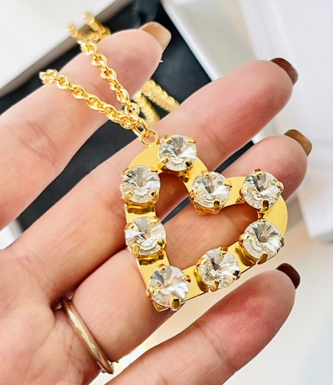 INS necklace New in luxury fine jewelry chain necklace for womens pendant k Gold Heart Designer Ladies Fashion pearl Saturn women hand bracelets
INS necklace New in luxury fine jewelry chain necklace for womens pendant k Gold Heart Designer Ladies Fashion pearl Saturn women hand bracelets