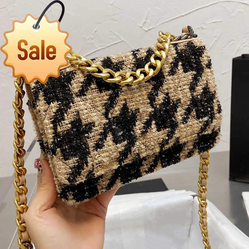 Women's Brand Designers Shoulder Bags 23 Fashion Twill Single Shoulders Crossbody Bag Portable Classic Vintage Cashmere Patterned Envelope bag Factory Direct Sale, Light brown
Women's Brand Designers Shoulder Bags 23 Fashion Twill Single Shoulders Crossbody Bag Portable Classic Vintage Cashmere Patterned Envelope bag Factory Direct Sale, Light brown