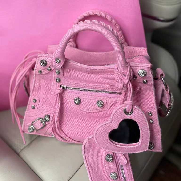 Women BBags Le Handbags Cargo Shoulder Fashion Luxury 2022 Versatile Diamond Studded Rivet Girl Pink Sweet Cool Portable Crossbody Niche Met
Women BBags Le Handbags Cargo Shoulder Fashion Luxury 2022 Versatile Diamond Studded Rivet Girl Pink Sweet Cool Portable Crossbody Niche Met