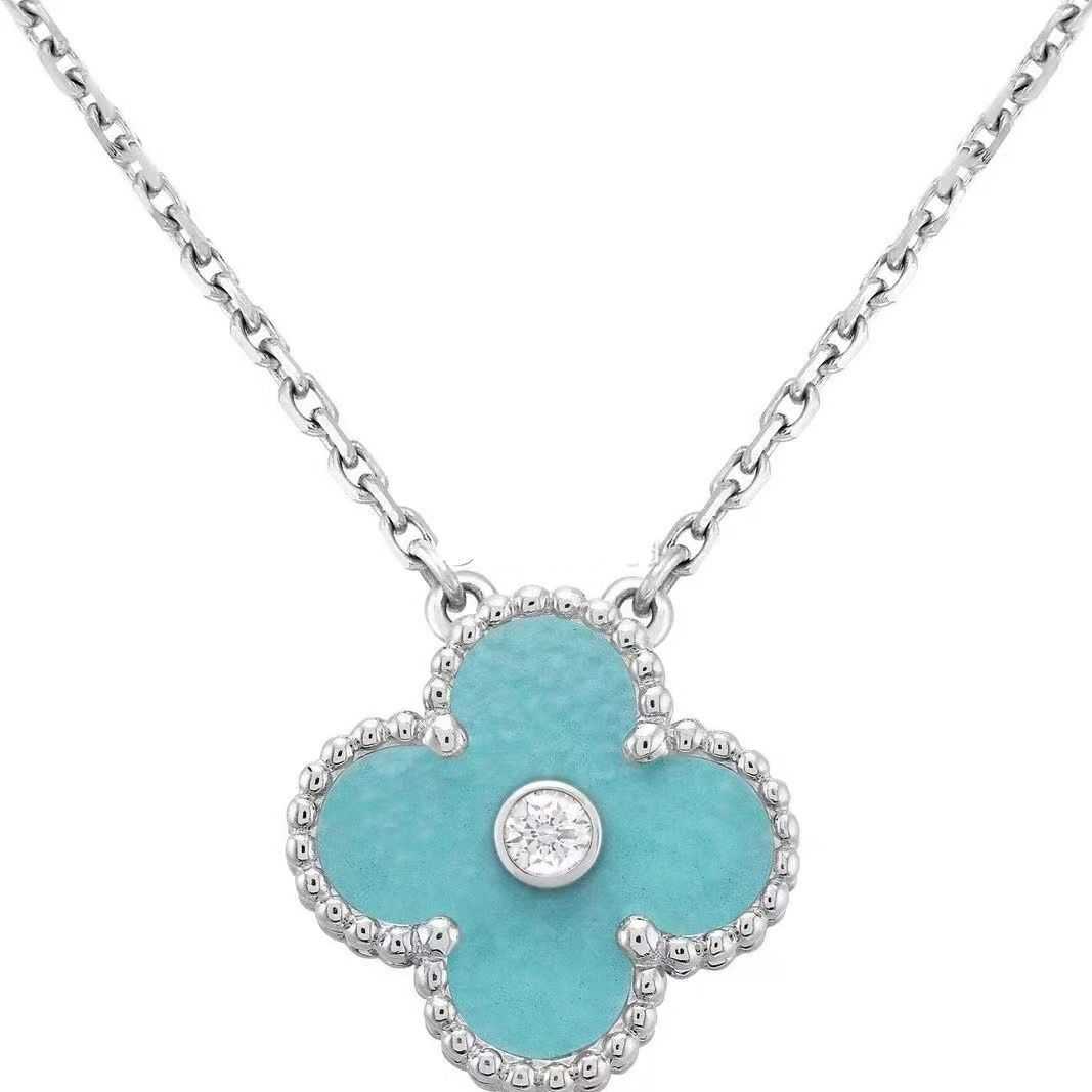 Designer leaf clover necklaces necklace is super authentic Genuine
Designer leaf clover necklaces necklace is super authentic Genuine