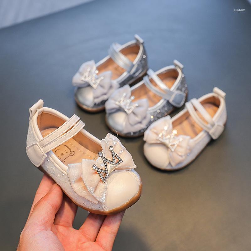 Athletic Shoes Baby Girl With Rhinestone Crowns Toddler Wedding Party Leather Beige Silver Born Sequins Girls Kids F11243
Athletic Shoes Baby Girl With Rhinestone Crowns Toddler Wedding Party Leather Beige Silver Born Sequins Girls Kids F11243