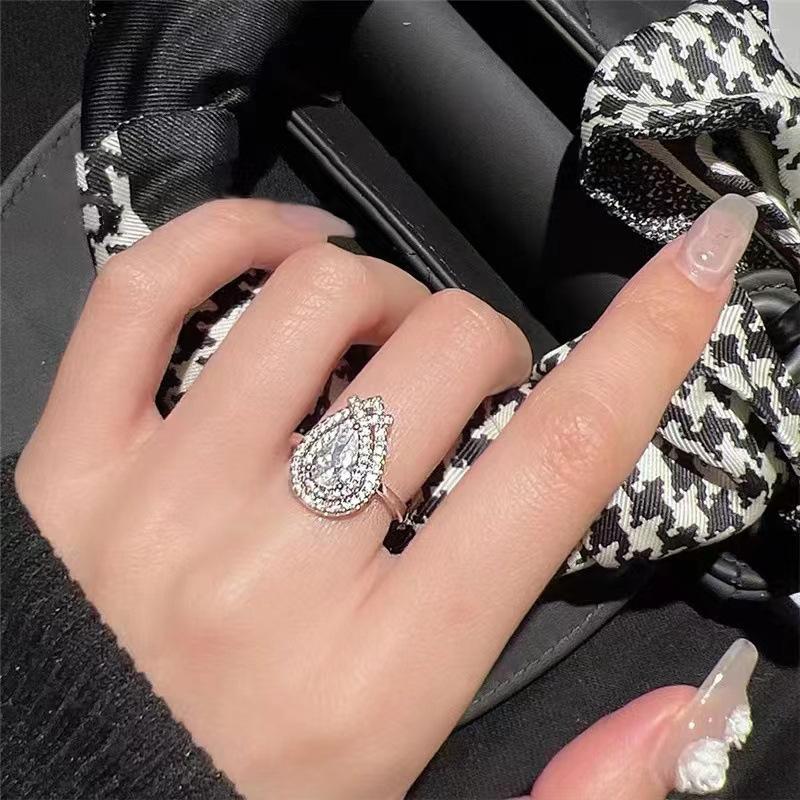 Cluster Rings Handmade Zircon Finger Ring White Gold Filled Engagement Wedding Band For Women Bridal Birthday Party Jewelry Gift
Cluster Rings Handmade Zircon Finger Ring White Gold Filled Engagement Wedding Band For Women Bridal Birthday Party Jewelry Gift