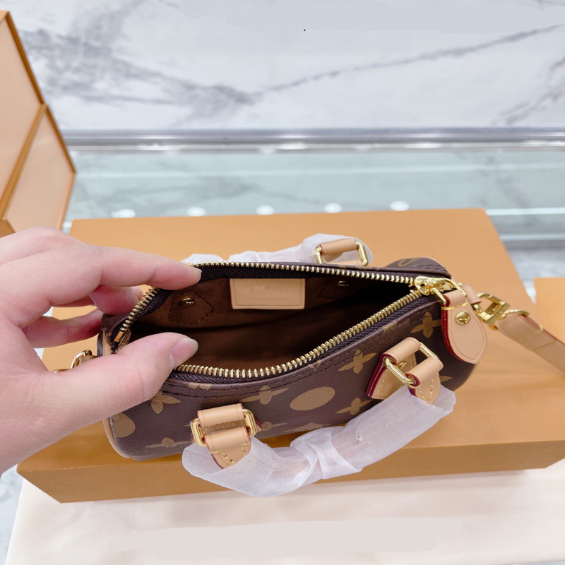 Classic Designer Speedy handbags women shoulder Crossbody bags Tote shopping messenger cross body Satchel vintage handbag Fashion shell purses luxury, Brown
Classic Designer Speedy handbags women shoulder Crossbody bags Tote shopping messenger cross body Satchel vintage handbag Fashion shell purses luxury, Brown