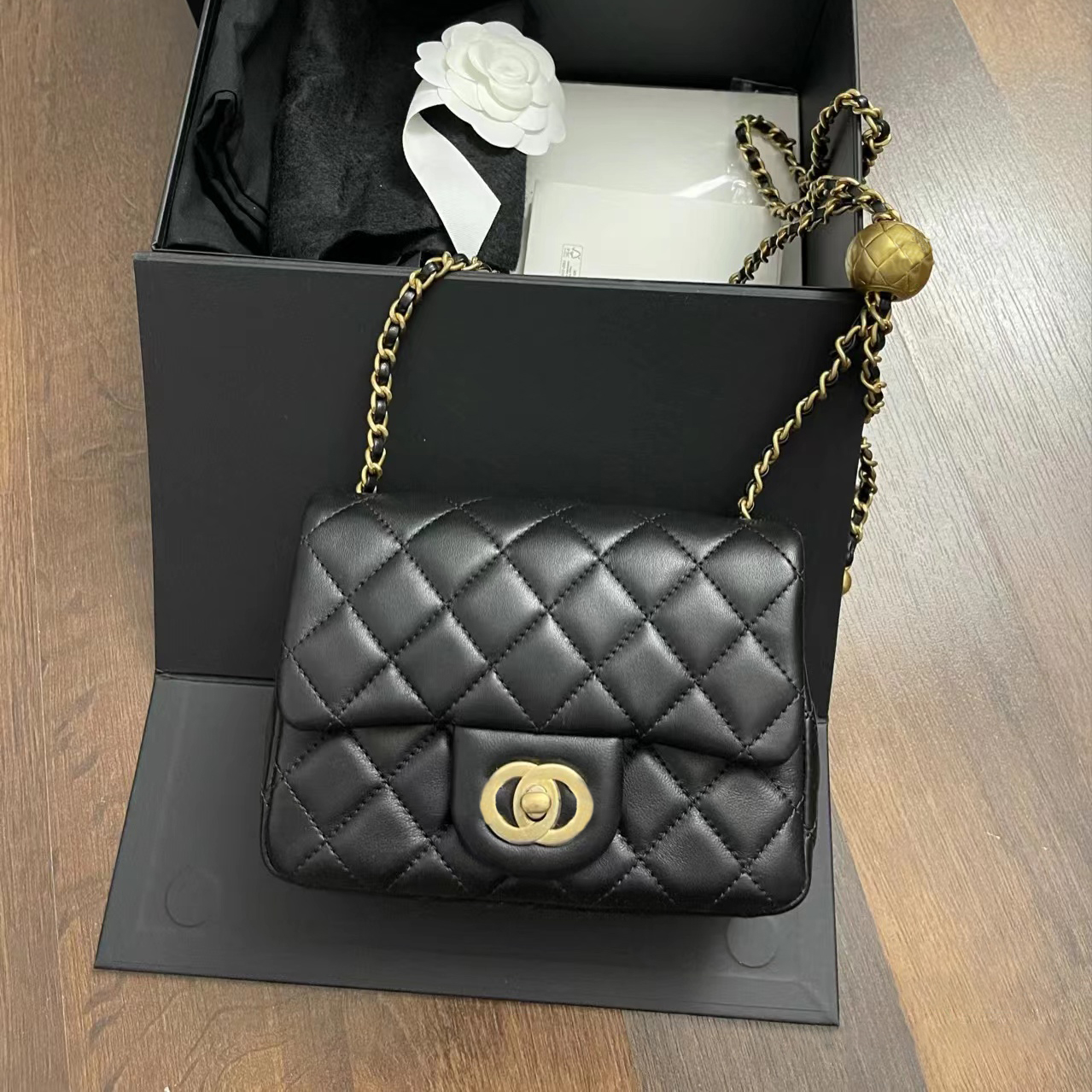 Luxurys Designers Flap bag Women Clutch totes CF classic MINI bags fashion travel Crossbody handbags BOY Metal chain WOC Shoulder Wallet toiletry strap Hasp duffle, Cf 26cm-blue gold
Luxurys Designers Flap bag Women Clutch totes CF classic MINI bags fashion travel Crossbody handbags BOY Metal chain WOC Shoulder Wallet toiletry strap Hasp duffle, Cf 26cm-blue gold