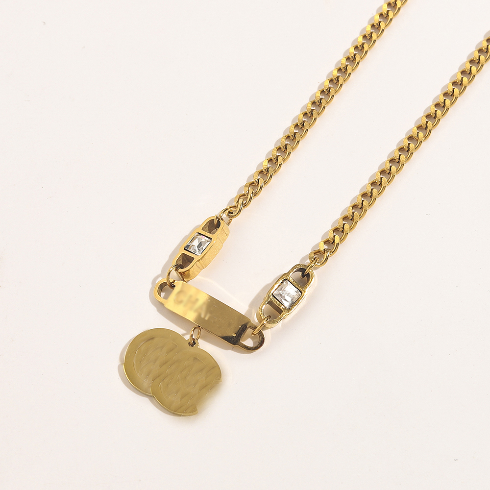Luxury Design Necklace 18K Gold Plated Brand Stainless Steel Necklaces Choker Chain Round Crystal Letter Pendant Fashion Womens Wedding Jewelry Accessories 1469
Luxury Design Necklace 18K Gold Plated Brand Stainless Steel Necklaces Choker Chain Round Crystal Letter Pendant Fashion Womens Wedding Jewelry Accessories 1469