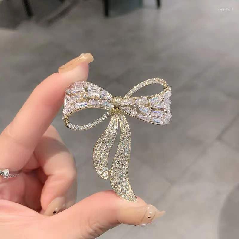 Brooches Luxurious Bow Tie Zircon Rhinestone Brooch For Women Sexy Secret Pose Party Office Casual Pins Gifts
Brooches Luxurious Bow Tie Zircon Rhinestone Brooch For Women Sexy Secret Pose Party Office Casual Pins Gifts