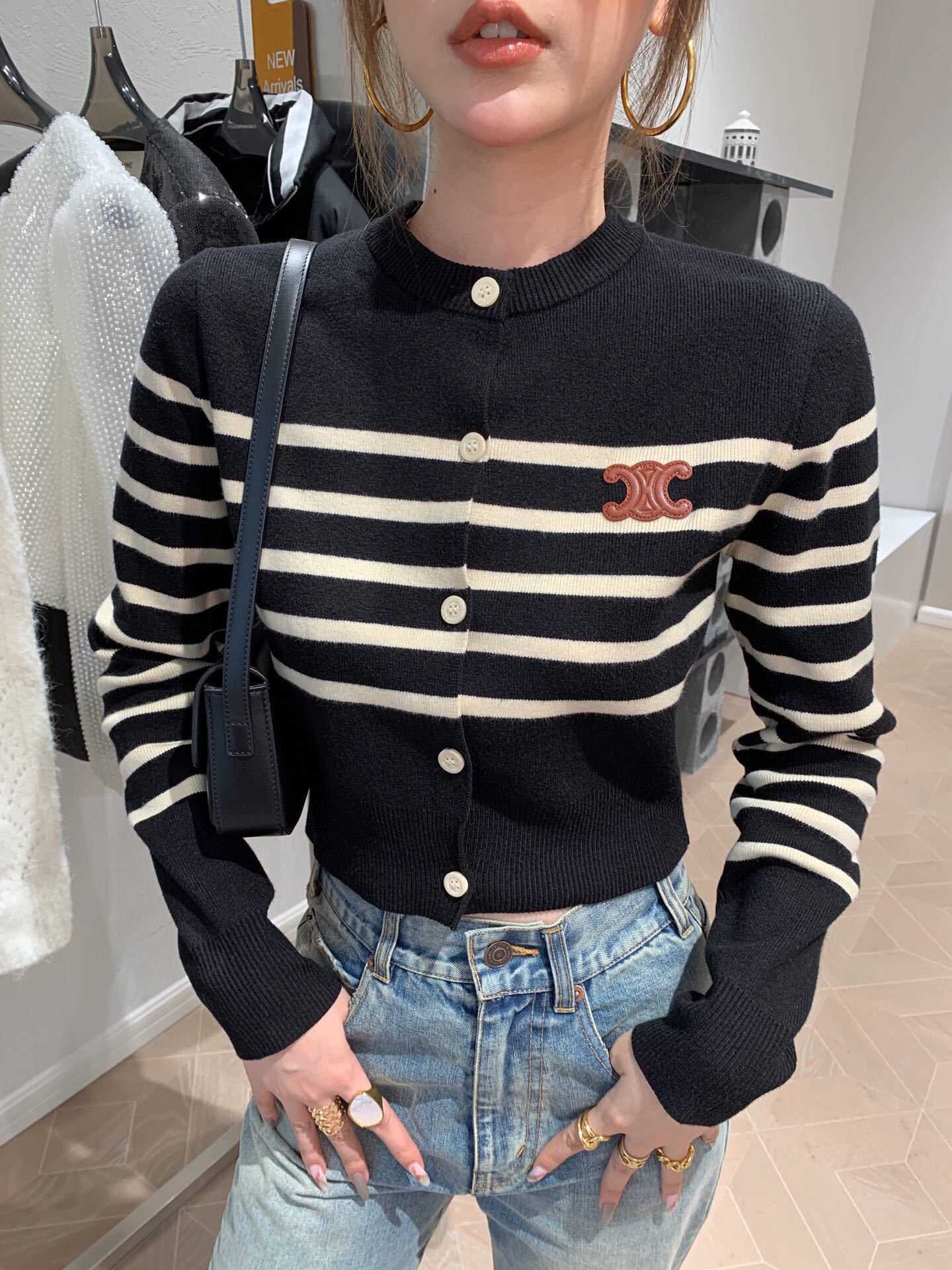 Women's Jacket Sweater Coat Cell 22FW Celebrity Ce22 Autumn Classic Small Black and White Stripe Knitted Slim Versatile Cardigan
Women's Jacket Sweater Coat Cell 22FW Celebrity Ce22 Autumn Classic Small Black and White Stripe Knitted Slim Versatile Cardigan