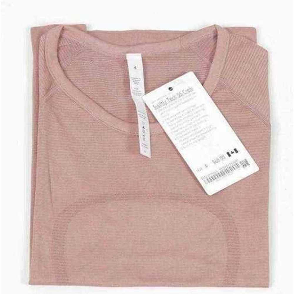 SwiftFit Yoga Tee - Women's Seamless Short Sleeve T-Shirt for Fitness & Sports
SwiftFit Yoga Tee - Women's Seamless Short Sleeve T-Shirt for Fitness & Sports