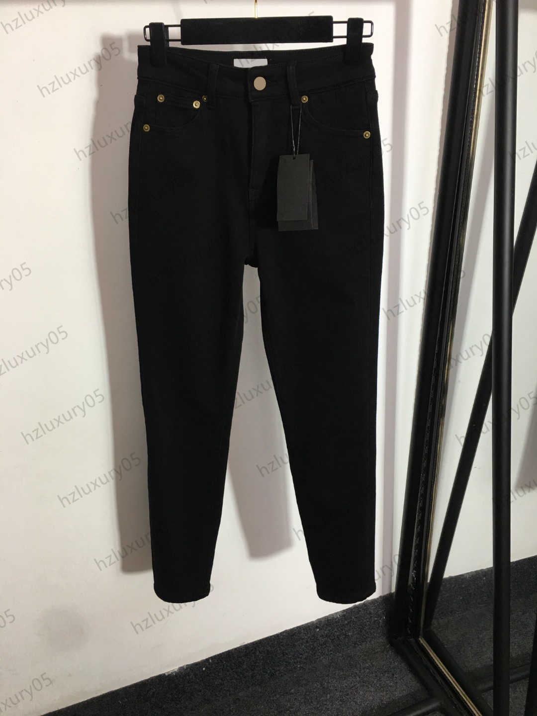 Womens Jeans Back Pocket Embroidered Lettering Decoration Tight Stretch Denim Trousers Solid Color Add Fleece And Thicken Warm Pants Fashion Joker Women Clothing
Womens Jeans Back Pocket Embroidered Lettering Decoration Tight Stretch Denim Trousers Solid Color Add Fleece And Thicken Warm Pants Fashion Joker Women Clothing