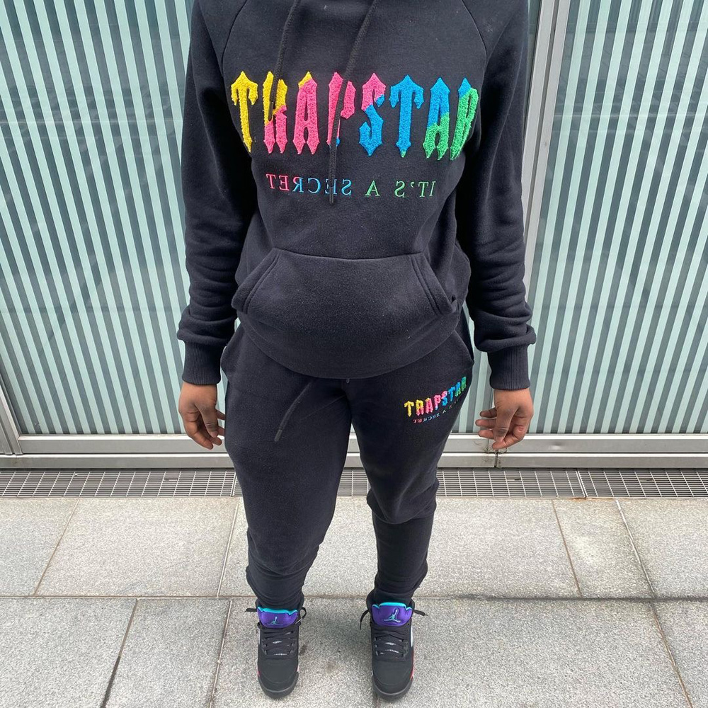 Men' Tracksuits 2023 Y2K Oversized Trapstar London Rainbow Letter Hoodie Men Woman Towel Embroidery Pullover High Quality Hooded Sweatshirts 221201
Men' Tracksuits 2023 Y2K Oversized Trapstar London Rainbow Letter Hoodie Men Woman Towel Embroidery Pullover High Quality Hooded Sweatshirts 221201