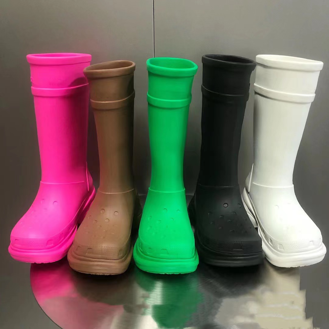 Men Women RainBoots Designers Croc Boot Thick Bottom Non-Slip boots Rubber Platform Bootie Fashion Knight Boot Jelly Color, Black
Men Women RainBoots Designers Croc Boot Thick Bottom Non-Slip boots Rubber Platform Bootie Fashion Knight Boot Jelly Color, Black