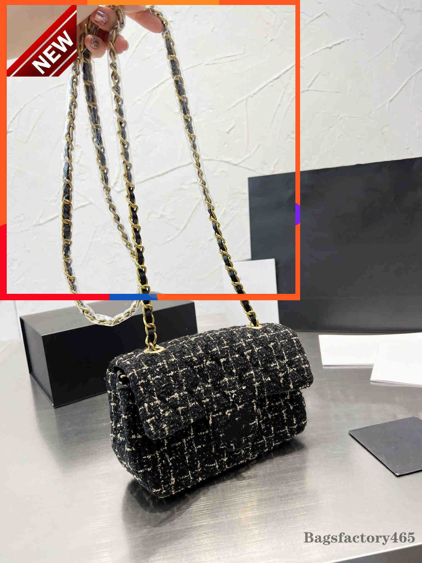 Women's Brand Designers Shoulder Bags Fashion Clamshell Two-tone Woven Envelope Bag Texture Gold Metal Strap Crossbody Bag Factory direct sales, Color 2
Women's Brand Designers Shoulder Bags Fashion Clamshell Two-tone Woven Envelope Bag Texture Gold Metal Strap Crossbody Bag Factory direct sales, Color 2