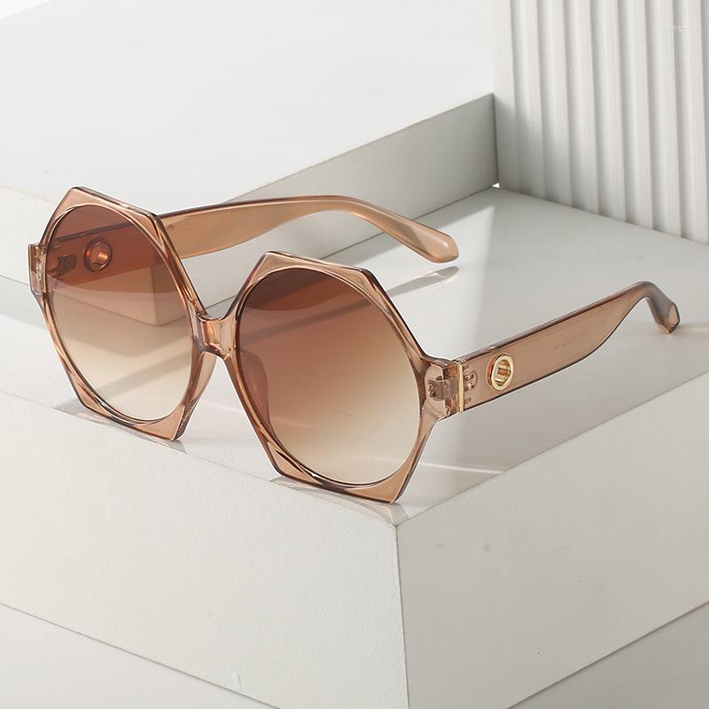 Sunglasses 2022 Large Frame European And American Personality Polygon Glasses Street Shoot Fashion Woman
Sunglasses 2022 Large Frame European And American Personality Polygon Glasses Street Shoot Fashion Woman