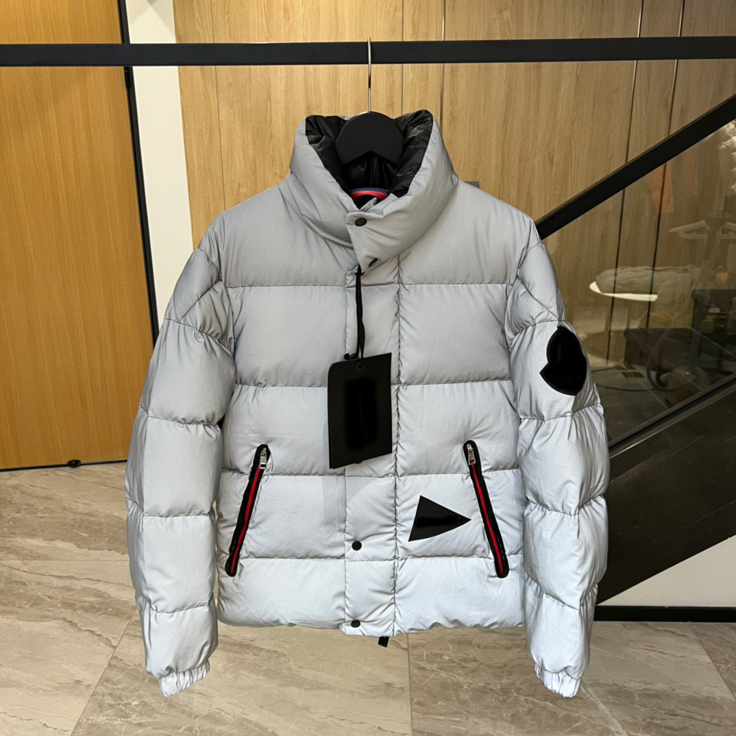 Fashion designer mens down coat jacket Parka Black coatss hooded casual outdoor warm thick double zipper white eiderdown padded badge down sweater hoody, Y81
Fashion designer mens down coat jacket Parka Black coatss hooded casual outdoor warm thick double zipper white eiderdown padded badge down sweater hoody, Y81
