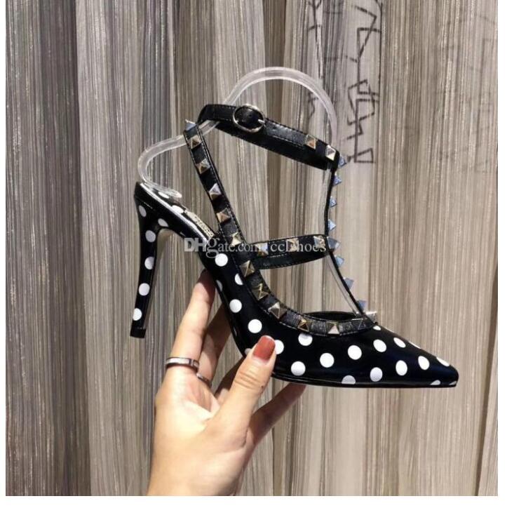 Shoes 2021summer Ladies sandals dress flat high heels patent matte leather one strip casual girl luxury mules valentinoes valentinoity CjH
Shoes 2021summer Ladies sandals dress flat high heels patent matte leather one strip casual girl luxury mules valentinoes valentinoity CjH