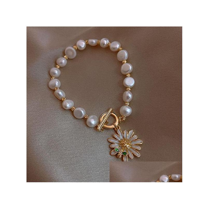 Charm Bracelets Fashion Jewelry Vintage Daisy Pendant Sunflower Pearl Beads Bracelet Drop Delivery Bracelets Dhei5
Charm Bracelets Fashion Jewelry Vintage Daisy Pendant Sunflower Pearl Beads Bracelet Drop Delivery Bracelets Dhei5