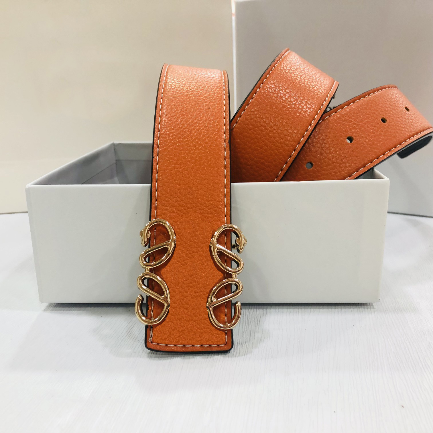Classic Luxury designers belt Solid color belts man and women Luxury Pin needle Buckle Width 3.8 cm size 105-125 Fashion Trends gift very beautiful, As pics
Classic Luxury designers belt Solid color belts man and women Luxury Pin needle Buckle Width 3.8 cm size 105-125 Fashion Trends gift very beautiful, As pics
