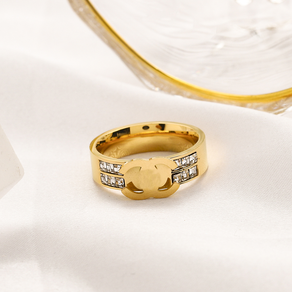 Popular Fashion Brand Rings Designer Wedding Ring Designs Love For Women 18k Gold Plated Ring Stainless Steel Luxury Jewelry Accessories Couple Family With Box
Popular Fashion Brand Rings Designer Wedding Ring Designs Love For Women 18k Gold Plated Ring Stainless Steel Luxury Jewelry Accessories Couple Family With Box