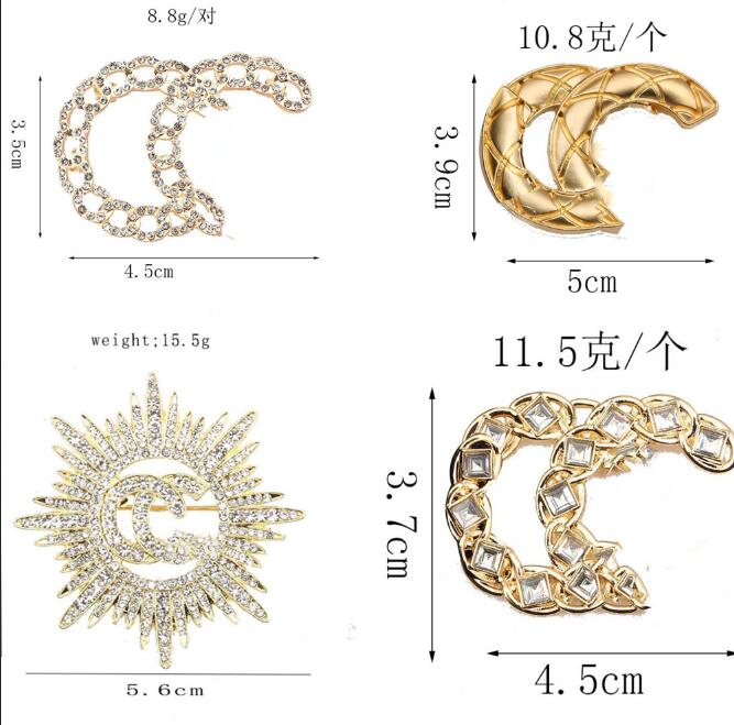 20style Women Brand Designer Letter Brooches Luxury Pearl Rhinestone Crystal Hollow Metal Suit Laple Pins Fashion Jewelry Accessories
20style Women Brand Designer Letter Brooches Luxury Pearl Rhinestone Crystal Hollow Metal Suit Laple Pins Fashion Jewelry Accessories