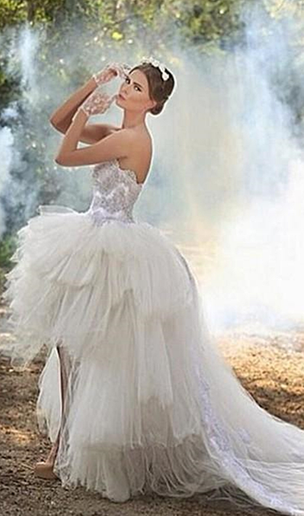 Strapless High Low Tulle Wedding Dress Tiered Tulle Puffy A Line Bridal Gowns Lace Appliqued Beaded Lace-Up Boho Beach Elopement Dresses Short Front L