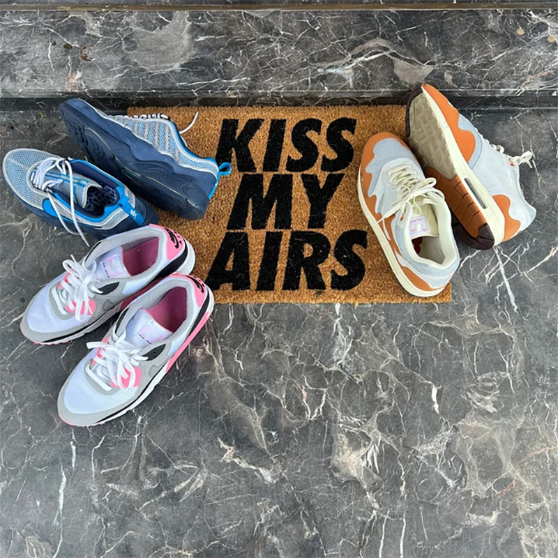 Home Furnishings Artistic Carpet Kiss My Airs Area Rug Hypebeast Collection Parlor Bedroom Playroom Handtufted Trending Floor Mat Supplier
