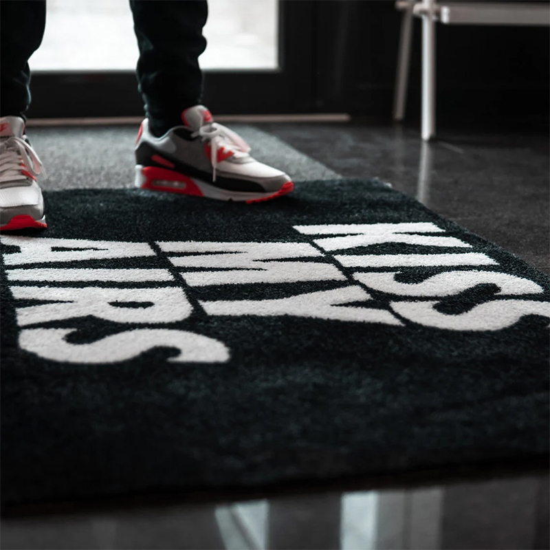 Home Furnishings Artistic Carpet Kiss My Airs Area Rug Hypebeast Collection Parlor Bedroom Playroom Handtufted Trending Floor Mat Supplier