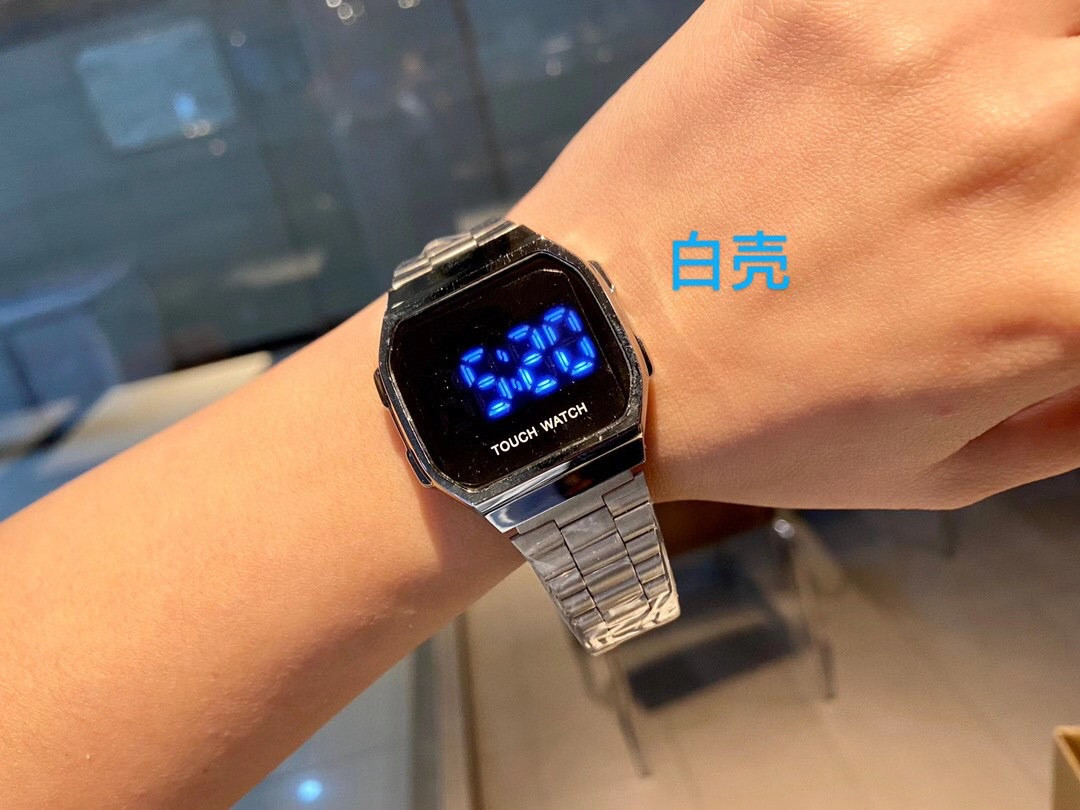 2022 watch new metal shell male and female electronic watch 4 colors LED display time
2022 watch new metal shell male and female electronic watch 4 colors LED display time