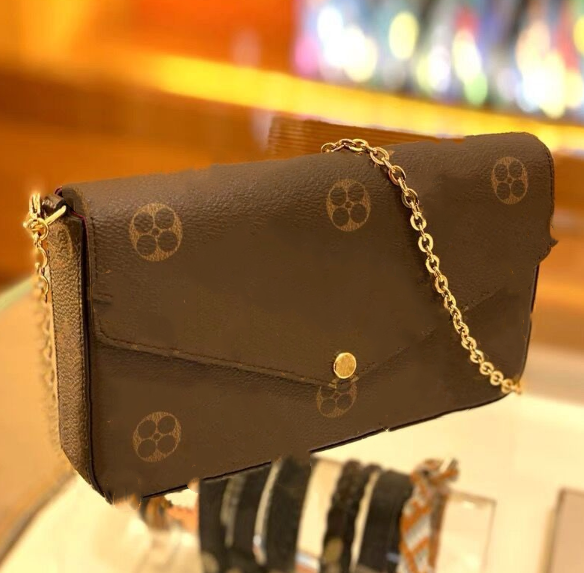 Designer New Three-Piece Set Presbyopic Leather Chain Bag Shoulder Messenger Bags Three-in-One Envelope Package, 21*2*11cm
Designer New Three-Piece Set Presbyopic Leather Chain Bag Shoulder Messenger Bags Three-in-One Envelope Package, 21*2*11cm