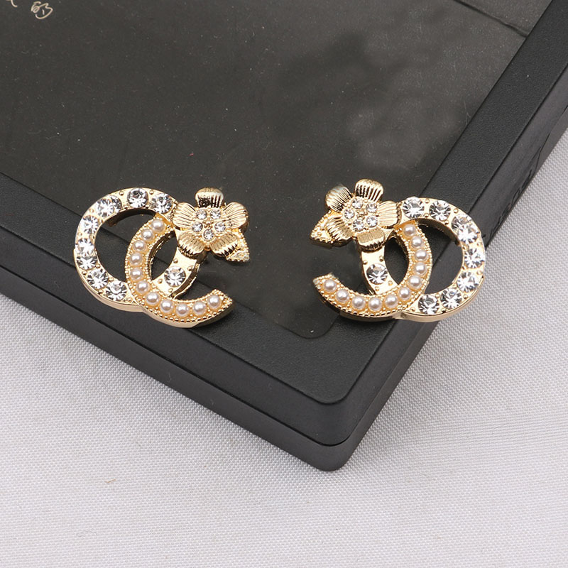 Luxury Earrings Stud 18K Plated 925 Silver Designers Double Letters Studs Chic Women Crystal Rhinestone Pearl Earring Wedding Party Jewelry Multi styles
Luxury Earrings Stud 18K Plated 925 Silver Designers Double Letters Studs Chic Women Crystal Rhinestone Pearl Earring Wedding Party Jewelry Multi styles