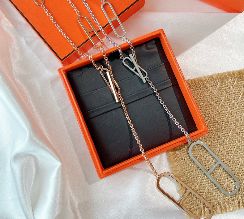 INS necklace New in luxury fine jewelry chain necklace for womens pendant k Gold Heart Designer Ladies Fashion pearl Saturn stainless steel bracelet
INS necklace New in luxury fine jewelry chain necklace for womens pendant k Gold Heart Designer Ladies Fashion pearl Saturn stainless steel bracelet