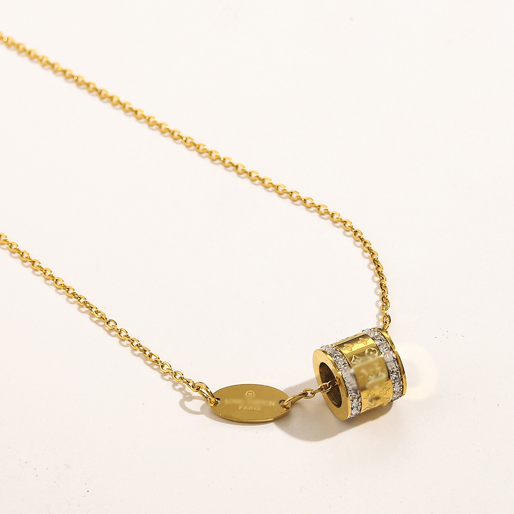 Luxury Design Necklace 18K Gold Plated Brand Stainless Steel Necklaces Choker Chain Crystal Letter Pendant Womens Wedding Jewelry Accessories Love Gifts AA1187
Luxury Design Necklace 18K Gold Plated Brand Stainless Steel Necklaces Choker Chain Crystal Letter Pendant Womens Wedding Jewelry Accessories Love Gifts AA1187