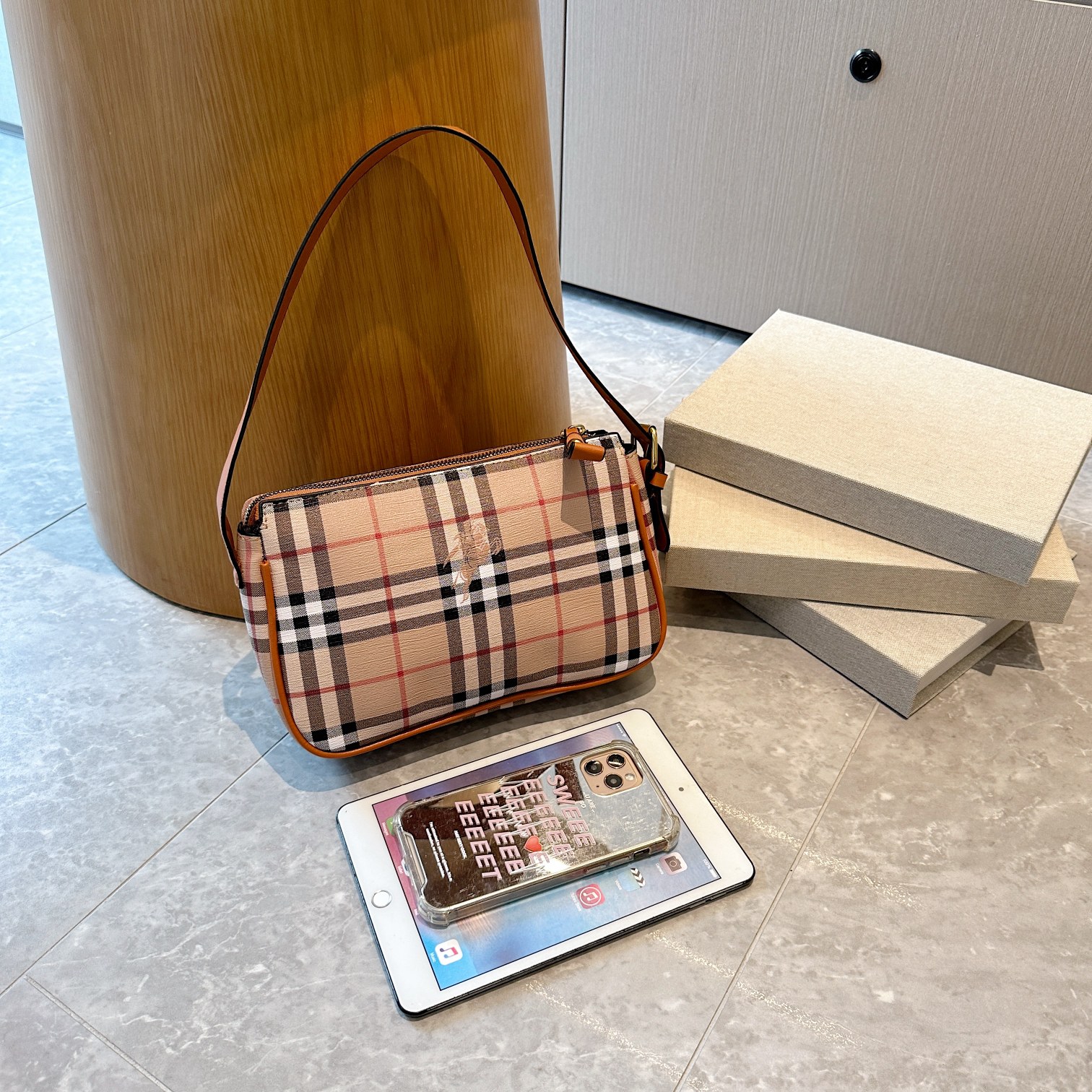 Designer Louis Vuitton purse Paris plaid Travel bag LV embossed small print men's purse Credit card Burberry Men's purse Luxury shopping bag