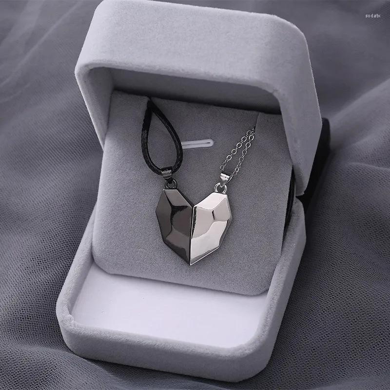 Chains Korean Fashion Magnetic Couple Necklace For Lovers Gothic Punk Heart Pendant Men Women Necklaces Party Gift Jewelry
Chains Korean Fashion Magnetic Couple Necklace For Lovers Gothic Punk Heart Pendant Men Women Necklaces Party Gift Jewelry