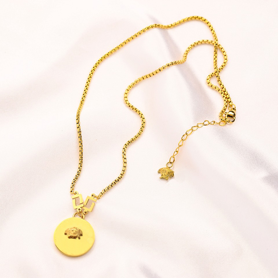 18k Gold Plated Pendant Necklaces Luxury Animal Necklace Stainless Steel Designer Jewelry Fashion Brand Long Chain Design For Women Wedding Party Accessories
18k Gold Plated Pendant Necklaces Luxury Animal Necklace Stainless Steel Designer Jewelry Fashion Brand Long Chain Design For Women Wedding Party Accessories