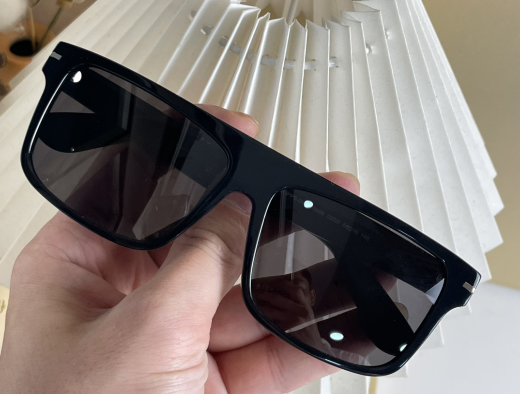0999 Shiny Black/Smoke Pilot Sunglasses Sunglass Men Fashion Sun Glasses Sunnies Shades UV400 Eyewear with Box
0999 Shiny Black/Smoke Pilot Sunglasses Sunglass Men Fashion Sun Glasses Sunnies Shades UV400 Eyewear with Box