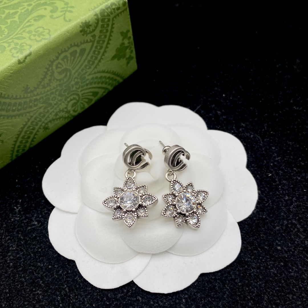2023 earrings designer for women stud luxury gold heart shape pearl crystal gold double G letter 925s silver jewelry classic 89
2023 earrings designer for women stud luxury gold heart shape pearl crystal gold double G letter 925s silver jewelry classic 89