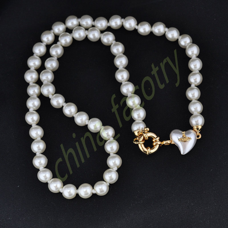 European American Fashion Designer jewelry resin love necklace OT button punk style Women's pearl necklaces Gold and silver lady temperament
European American Fashion Designer jewelry resin love necklace OT button punk style Women's pearl necklaces Gold and silver lady temperament