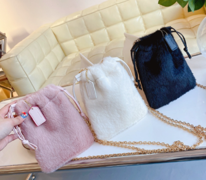 American Plush Bag Women's Winter New Bucket Bag Fashion Shoulder Messenger Bags, Black
American Plush Bag Women's Winter New Bucket Bag Fashion Shoulder Messenger Bags, Black