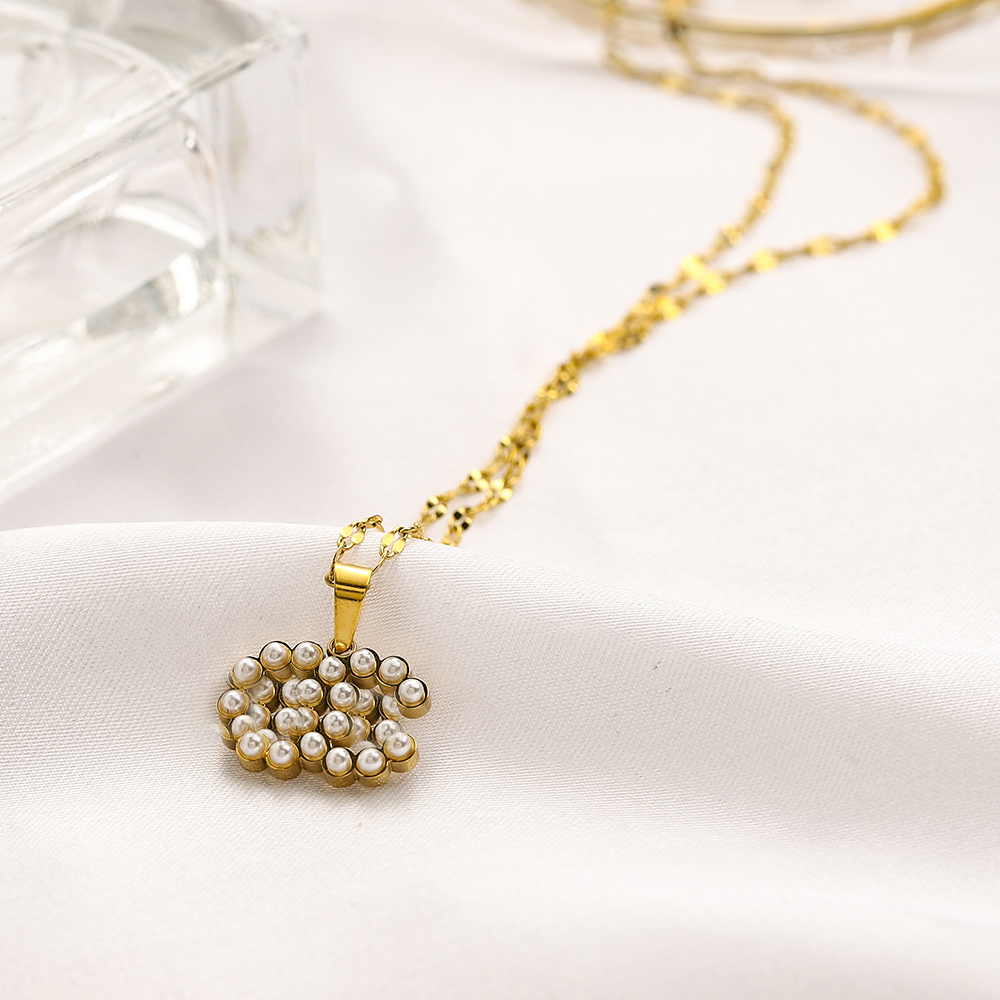 Luxury Design Necklace 18K Gold Plated Brand Stainless Steel Necklaces Choker Chain Pearl Letter Pendant Fashion Women Wedding Jewelry Accessories Love Gifts 1820
Luxury Design Necklace 18K Gold Plated Brand Stainless Steel Necklaces Choker Chain Pearl Letter Pendant Fashion Women Wedding Jewelry Accessories Love Gifts 1820