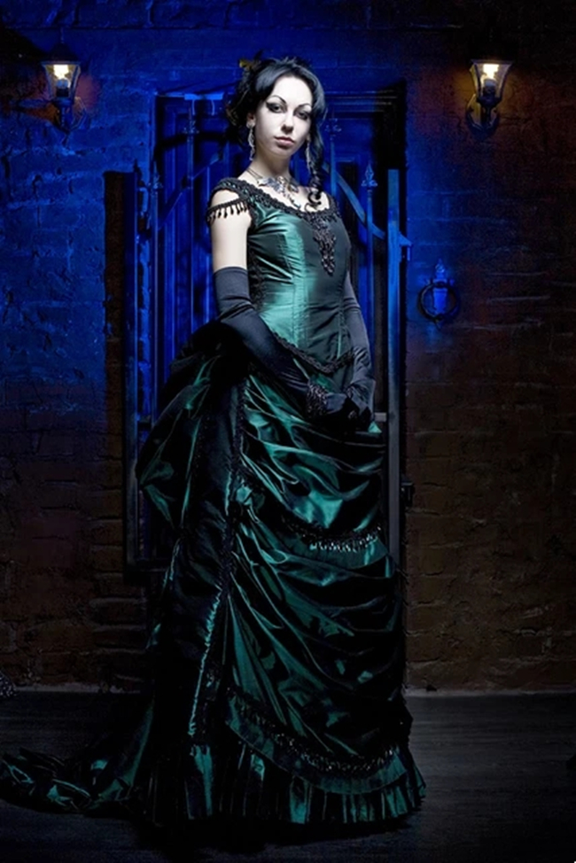 Vintage Victorian Bustle Dresses Evening Wear Emerald Green Scoop Neck Corset Ruched Pleats Historical Ball Gown Masquerade Prom Dress