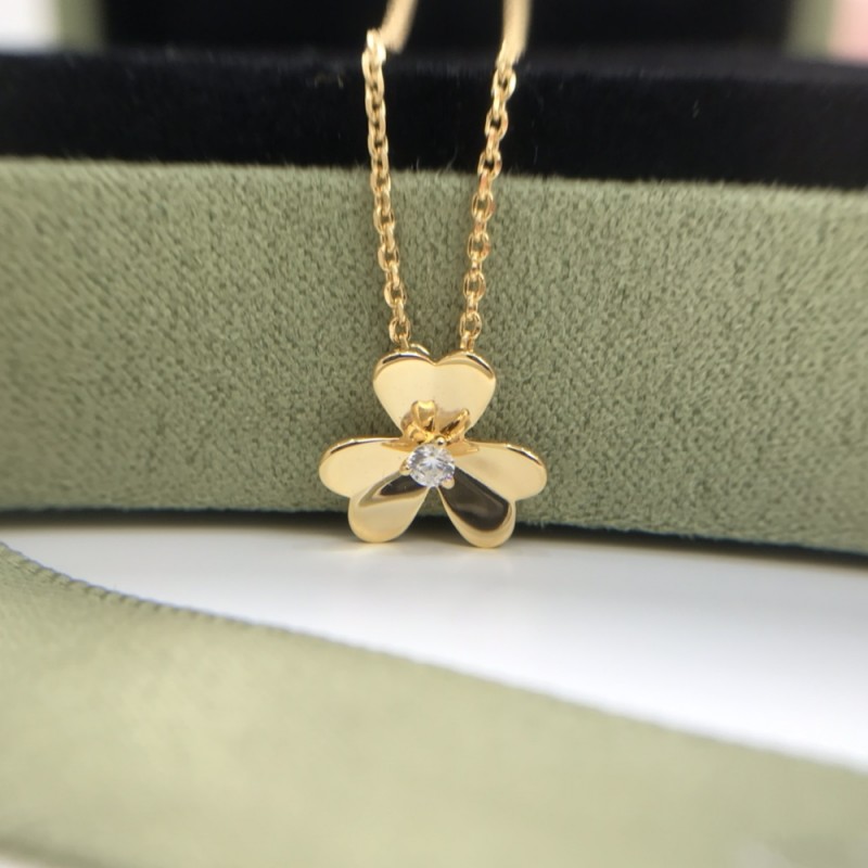Four Leaf Clover Necklace Designer Jewelry Set Frivole Pendant Necklaces Bracelet Stud Earring Gold Silver Mother of Pearl Green Flower Necklace
Four Leaf Clover Necklace Designer Jewelry Set Frivole Pendant Necklaces Bracelet Stud Earring Gold Silver Mother of Pearl Green Flower Necklace