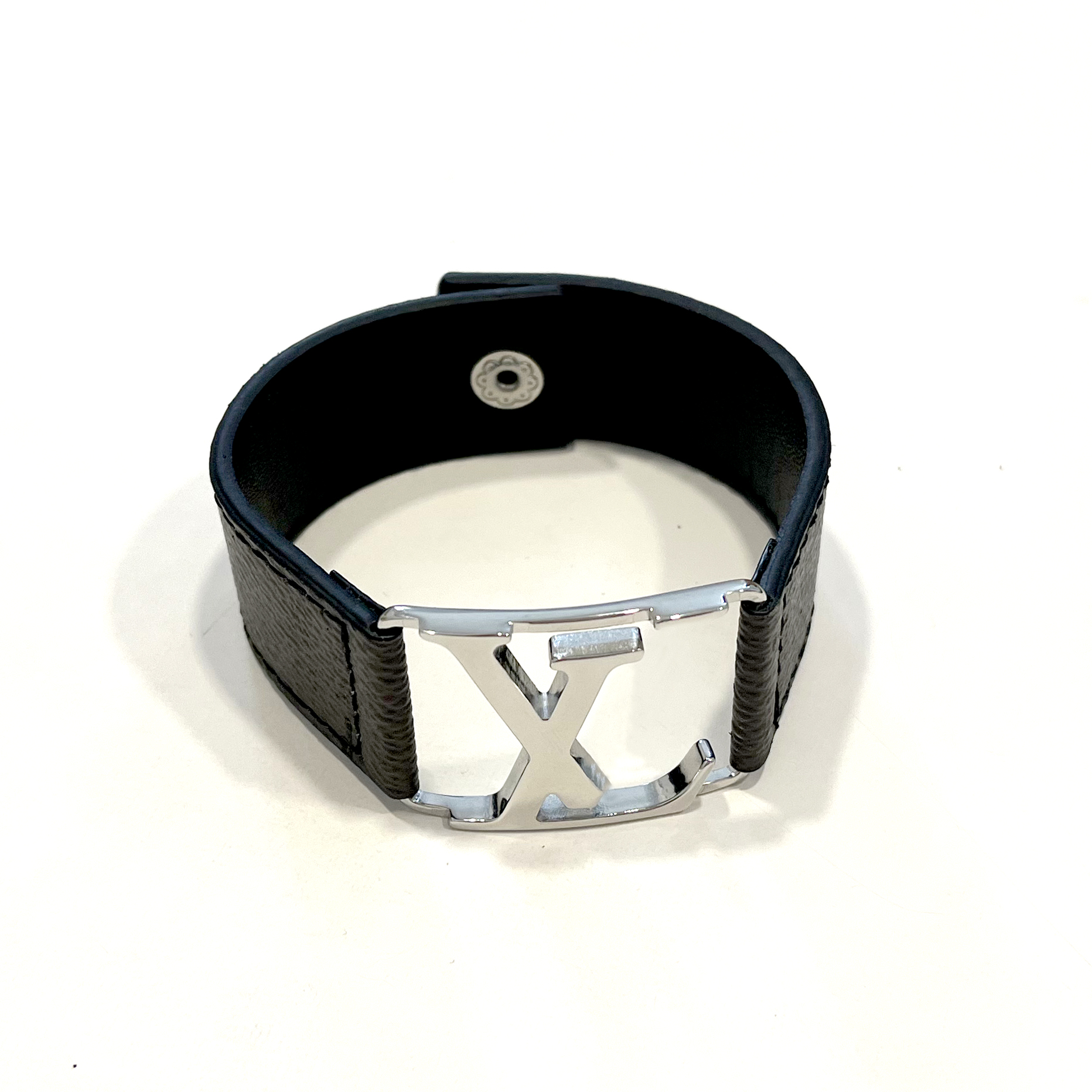 Bangle Designer Jewelry Silver Black Leather Bracelets Men Charm Bracelet for Women Wide Hand Strap Brown Flower Pattern Gold Stamp Printed Fashion Gift
Bangle Designer Jewelry Silver Black Leather Bracelets Men Charm Bracelet for Women Wide Hand Strap Brown Flower Pattern Gold Stamp Printed Fashion Gift