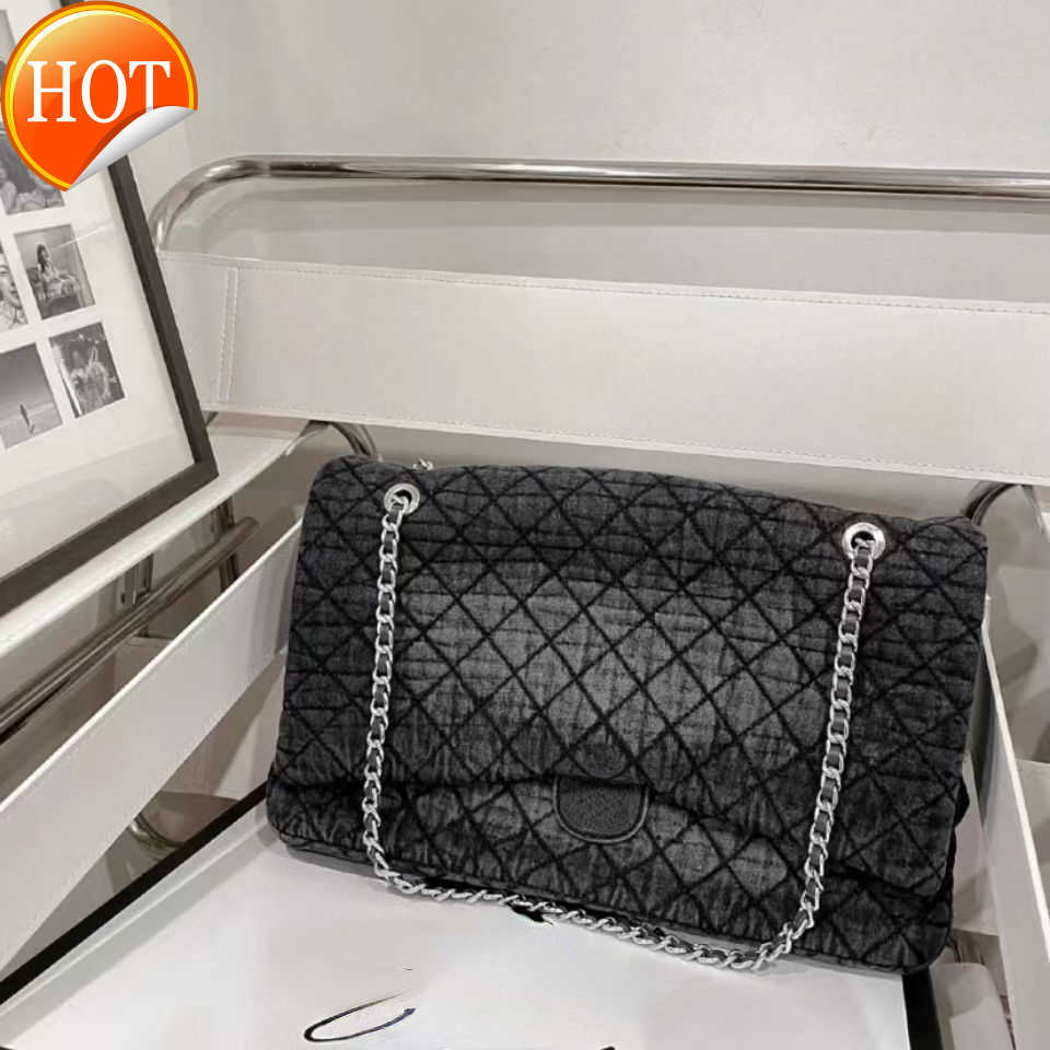 Women's Luxury Designers Shoulder Bags Tote New Fashion Retro Series Textural Shoulder Strap Chain Messenger Bag All Portable Cross-body Bag Factory Direct Sales, Blue
Women's Luxury Designers Shoulder Bags Tote New Fashion Retro Series Textural Shoulder Strap Chain Messenger Bag All Portable Cross-body Bag Factory Direct Sales, Blue