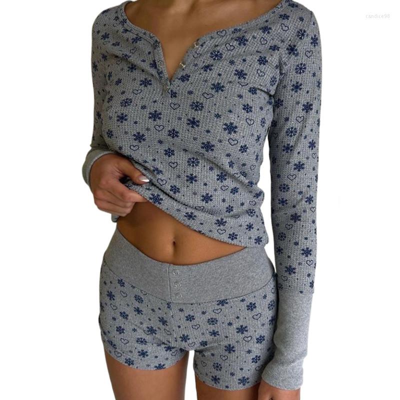 Women' Tracksuits Xingqing Y2k Clothes 2000s Set Fairycore Grunge Aesthetic Women Snowflake Print Long Sleeve Crop Top Shorts Outfit, As photo shows
Women' Tracksuits Xingqing Y2k Clothes 2000s Set Fairycore Grunge Aesthetic Women Snowflake Print Long Sleeve Crop Top Shorts Outfit, As photo shows