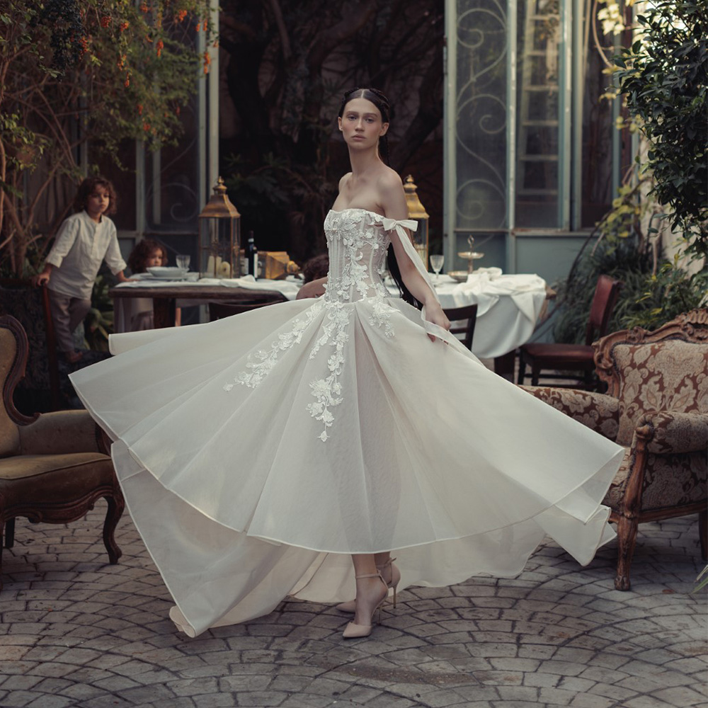 Glamorous A-line Wedding Dresses Strapless Lace Applicant Backless Lace Up Tulle Floor Length Dress Custom Made Plus Size Bridal Dress Vestidos De Nov