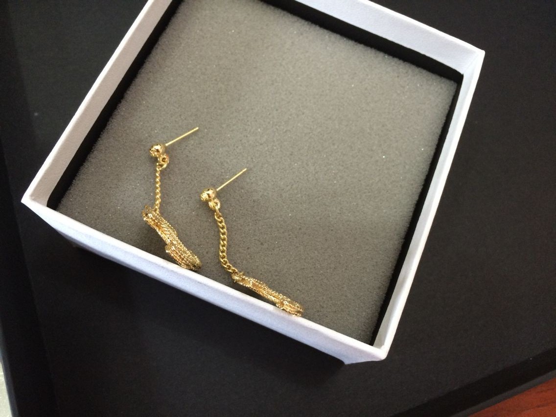 Fashion dangle Earrings gold drop channel earring for women party wedding engagement lovers gift jewelry with flannel bag
Fashion dangle Earrings gold drop channel earring for women party wedding engagement lovers gift jewelry with flannel bag