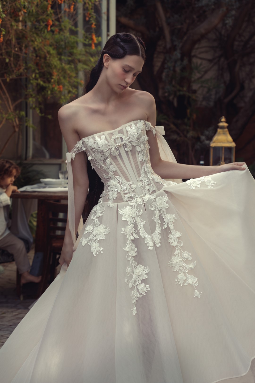 Glamorous A-line Wedding Dresses Strapless Lace Applicant Backless Lace Up Tulle Floor Length Dress Custom Made Plus Size Bridal Dress Vestidos De Nov