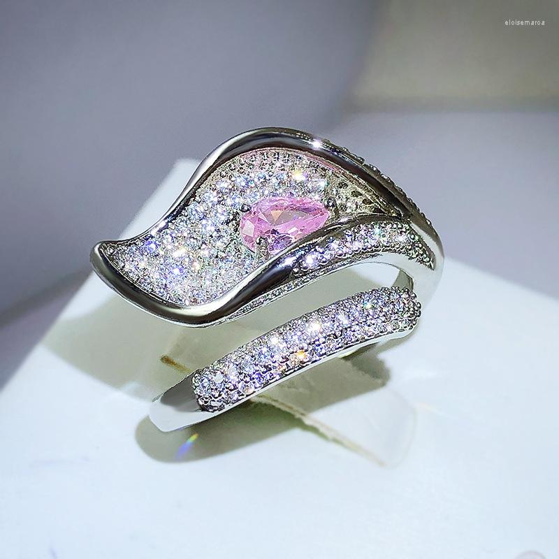 Cluster Rings Fashion Micro-encrusted Diamond Red Corundum Leaf Ring 925 Stamp Luxury Wedding Banquet Cocktail Ball Color Treasure
Cluster Rings Fashion Micro-encrusted Diamond Red Corundum Leaf Ring 925 Stamp Luxury Wedding Banquet Cocktail Ball Color Treasure