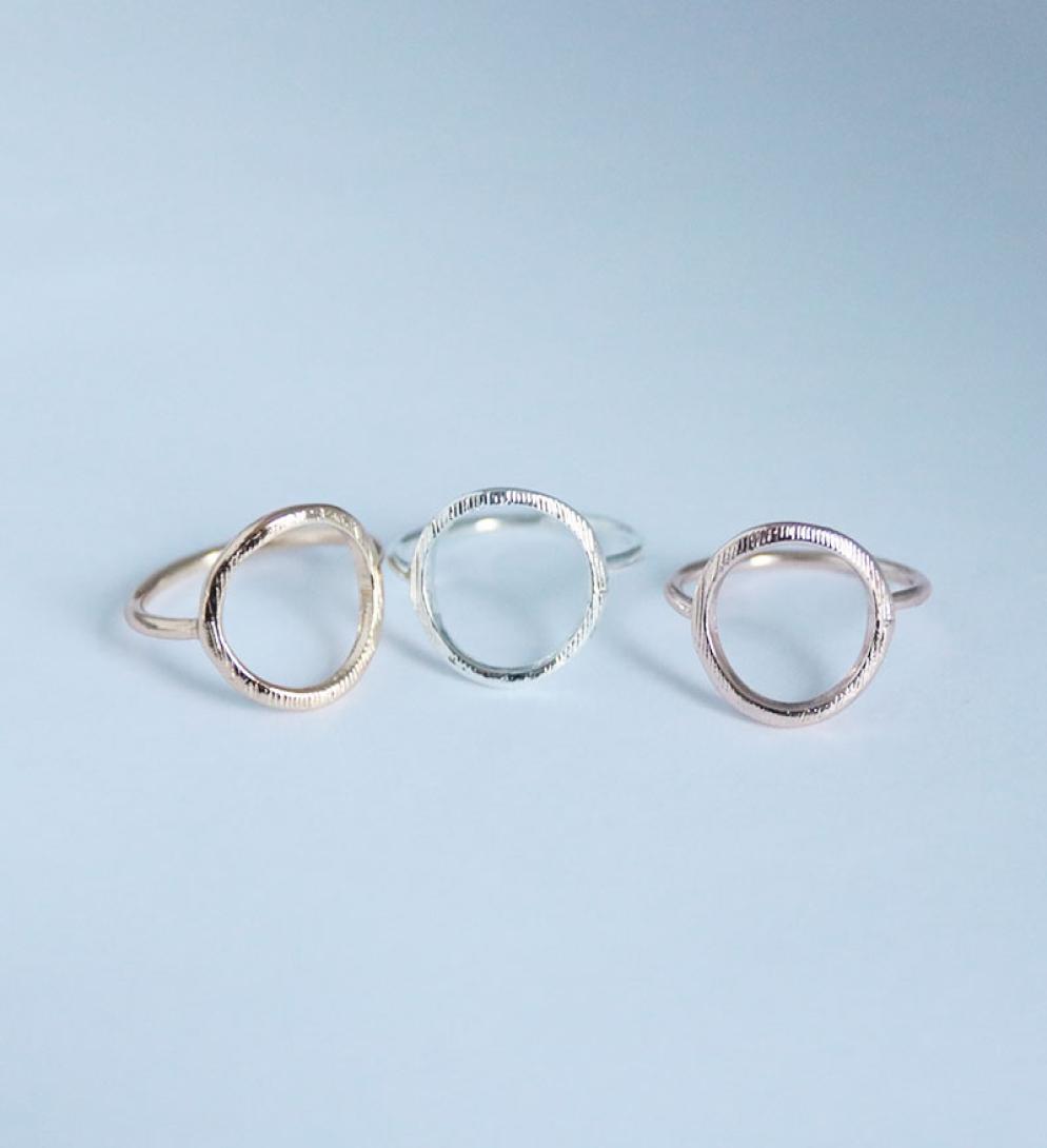 Simple Brushed Silver Color Karma Circle Rings for Women Trendy Round Party Wedding Band Jewelry Durable Rings Bijoux R0271309361
Simple Brushed Silver Color Karma Circle Rings for Women Trendy Round Party Wedding Band Jewelry Durable Rings Bijoux R0271309361