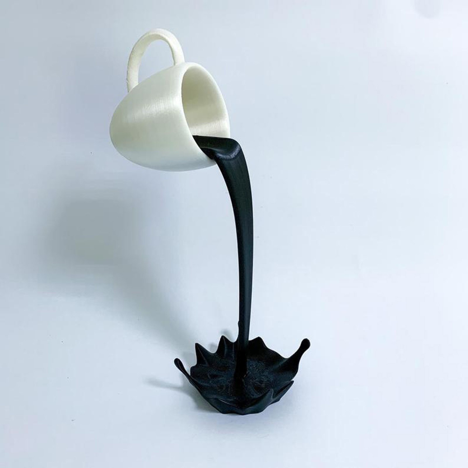 Decorative Objects Figurines Floating Spilling Coffee Cup Sculpture Kitchen Decoration Magic Pouring Splash Creative Desktop Decor Home 221203